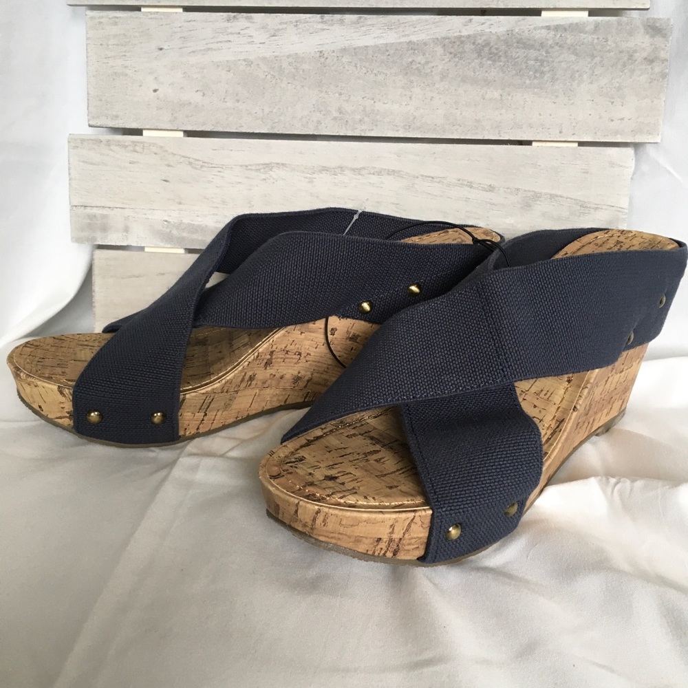 NWOT ESPRIT Navy 4” Wedges